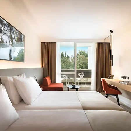 Eden 4*