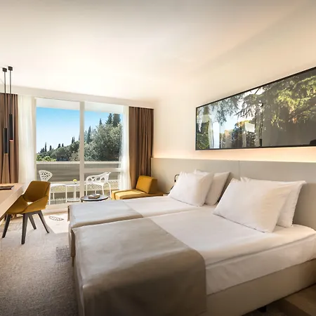 ホテル Eden By Maistra Collection 4*